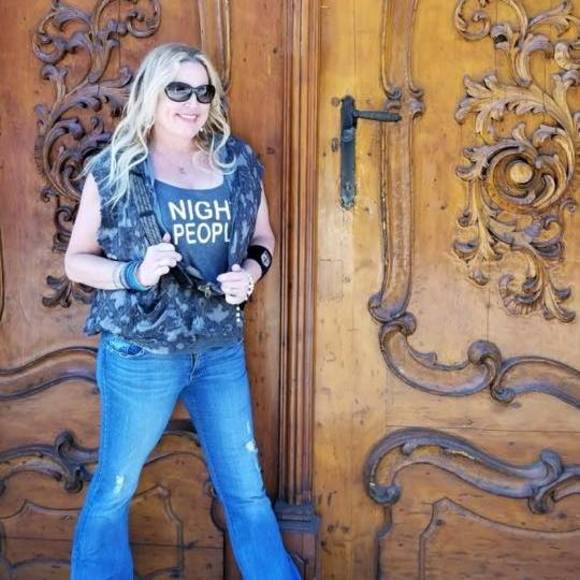 Meet your Posher, Beth - Picture 1 of 1